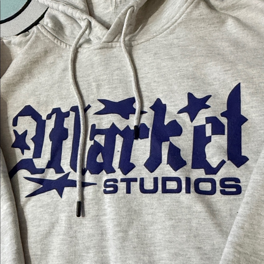 Market Studios Heather Gray Hoodie             (Pre-owned) - Picture 3 of 12